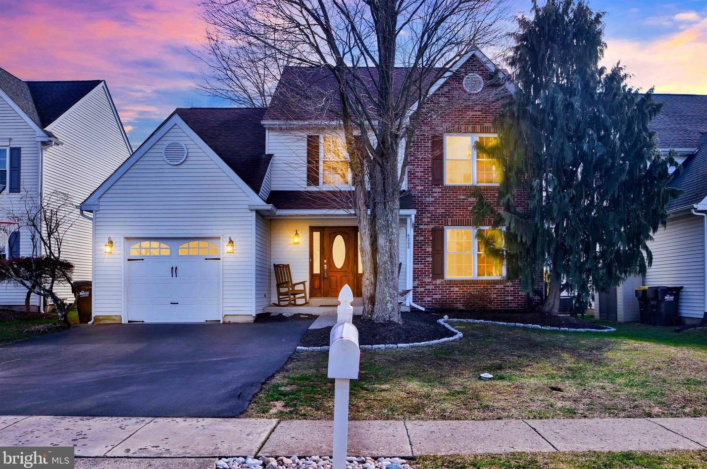 4208 Sir Andrew Cir, Gardenville, PA 18902