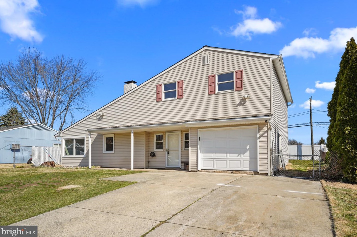 16 Mockorange Ln, Levittown, PA 19054-2022