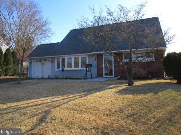 59 Quail Rd, Levittown, PA 19057