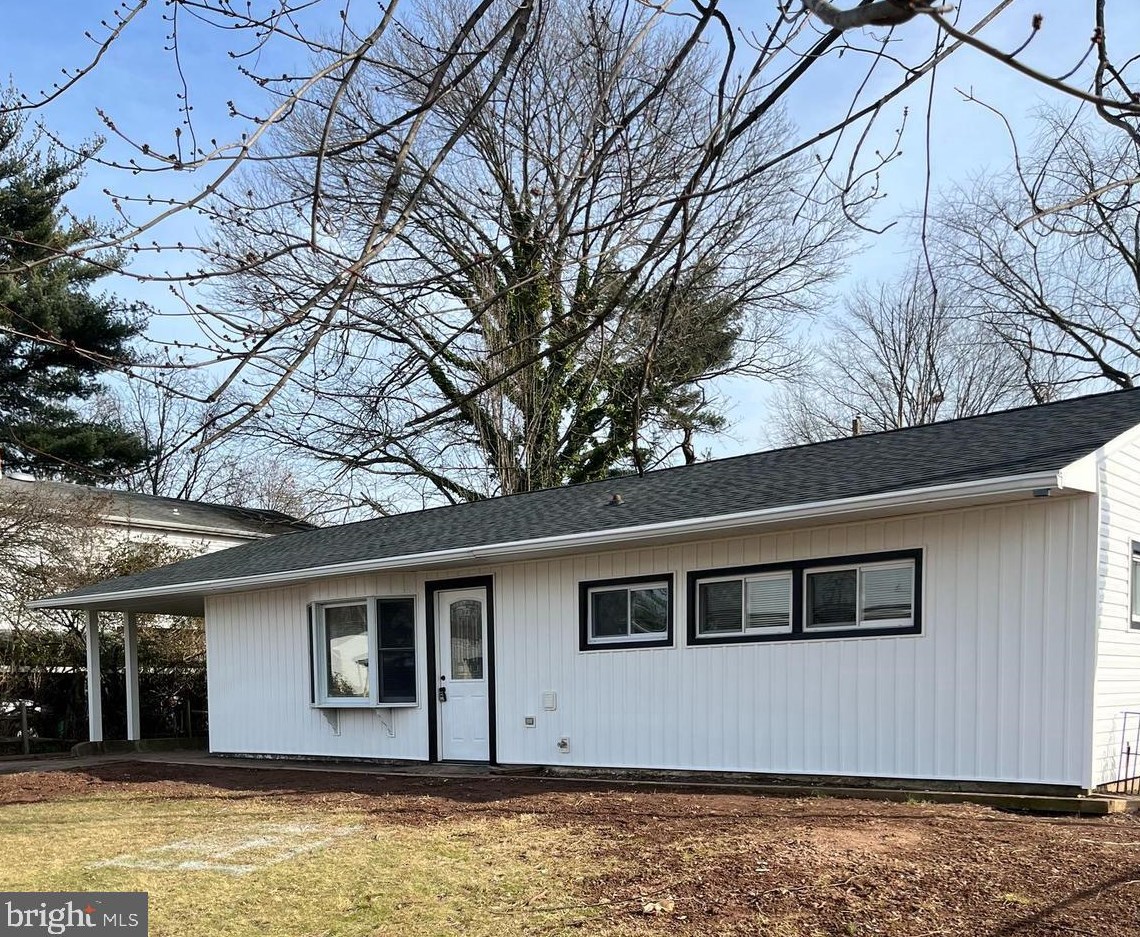 56 Border Rock Rd, Levittown, PA 19057