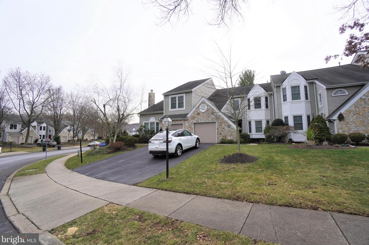 902 Eagle Ln, Gardenville, PA