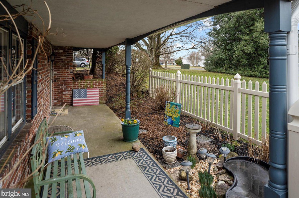 26 Lehigh Dr, Southampton, PA 18954-1928