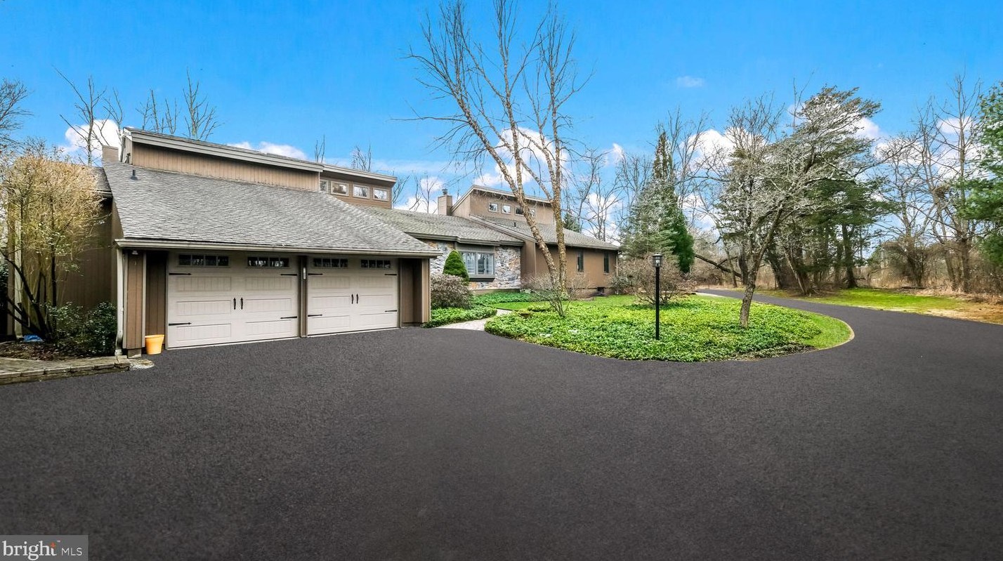 271 Pineville Rd, Upper Makefield PA 18940-3111 exterior