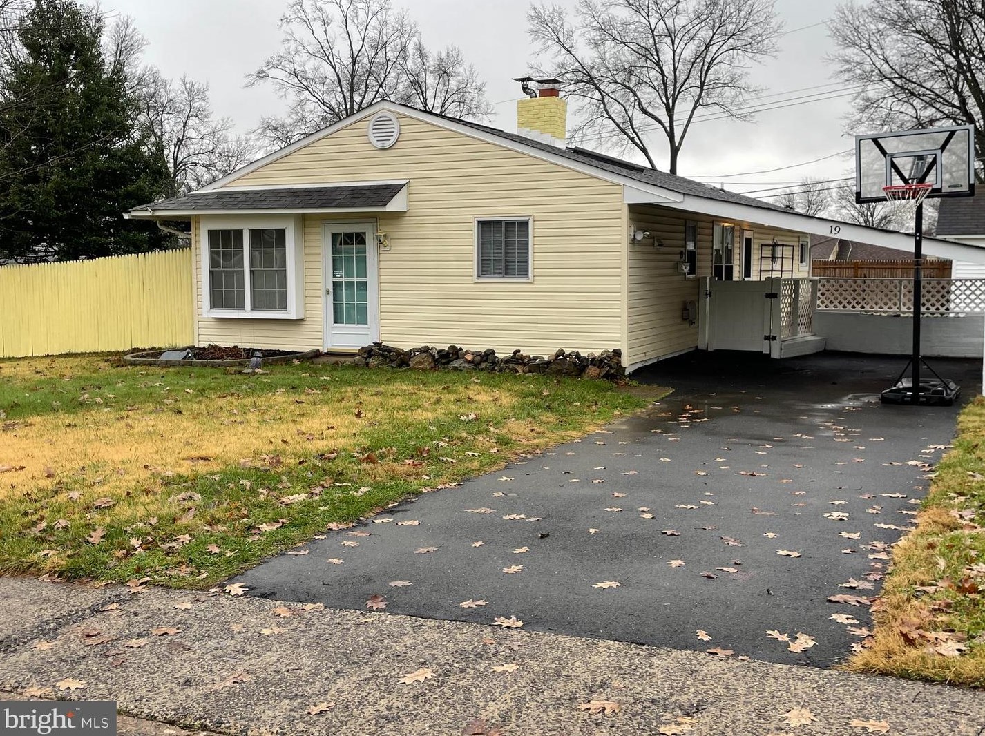 19 Goodturn Rd, Levittown, PA 19057