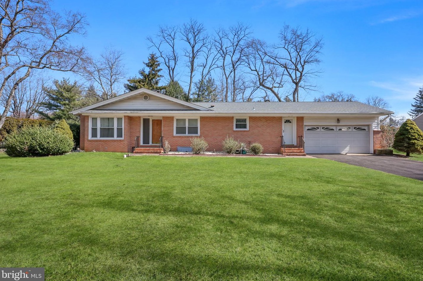 1910 Woodland Dr, Yardley, PA 19067