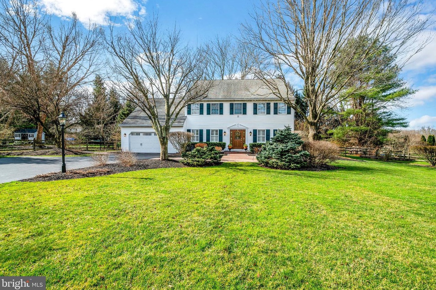 111 Ridgeview Ln, Gardenville, PA