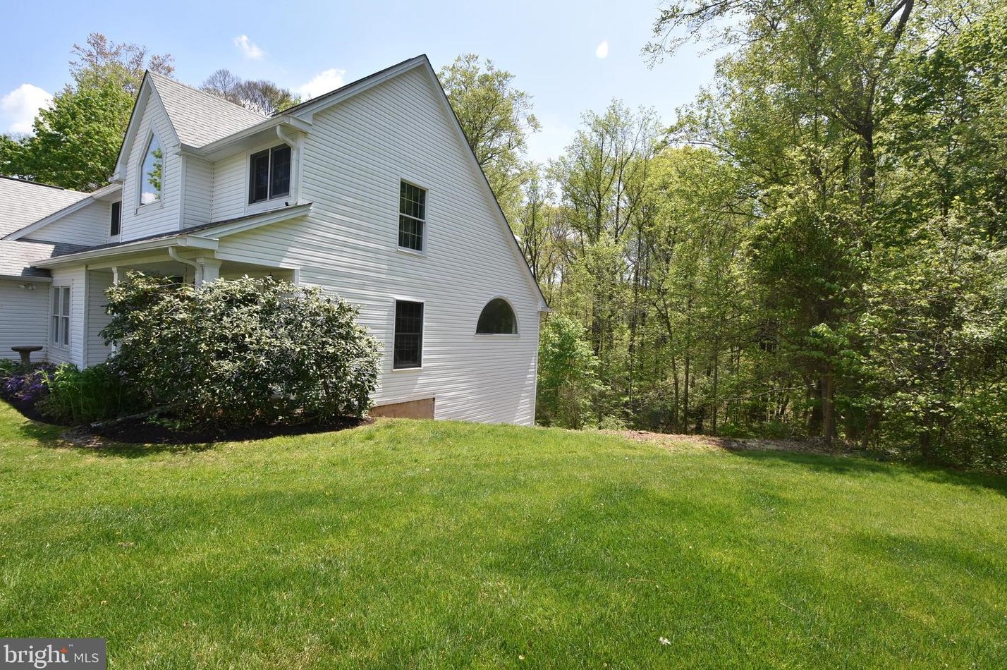 40 Heritage Ln, Gardenville PA  exterior