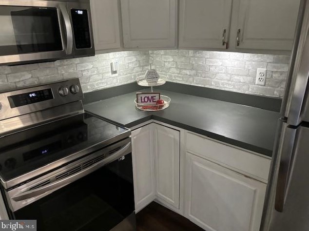 107 Vermillion Dr, Levittown PA  19054-1322 exterior