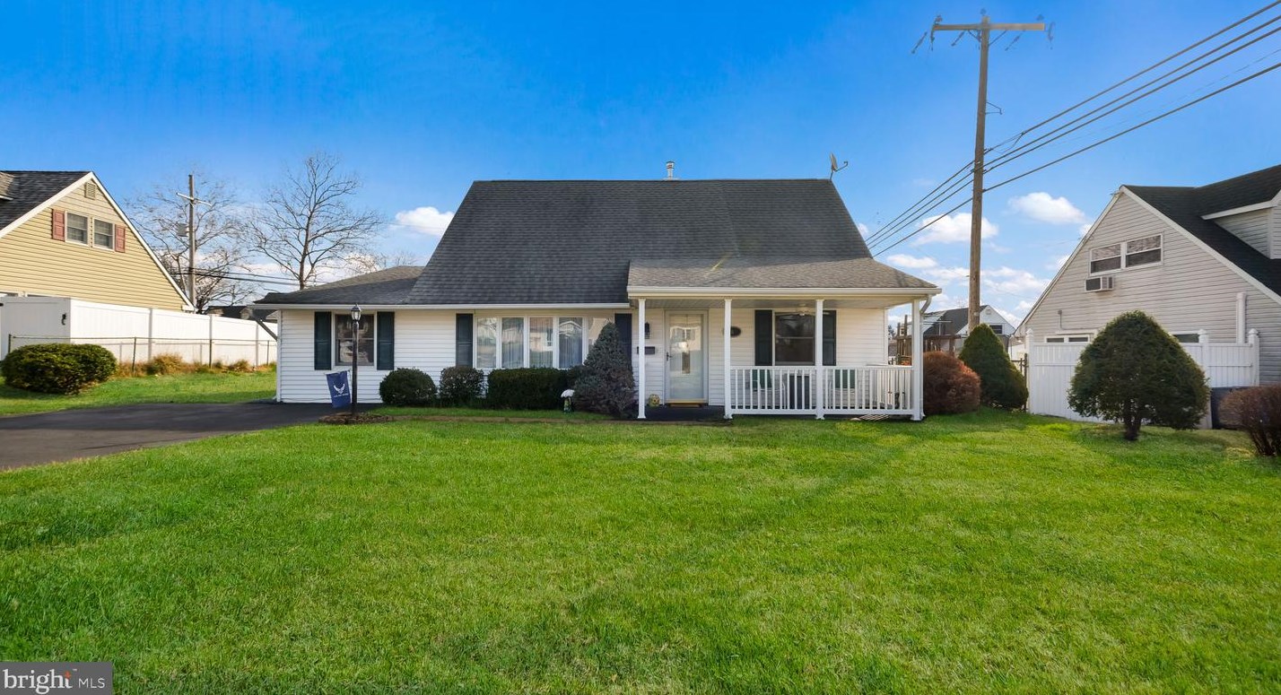 6 Cotton Rd, Levittown, PA 19057-1412