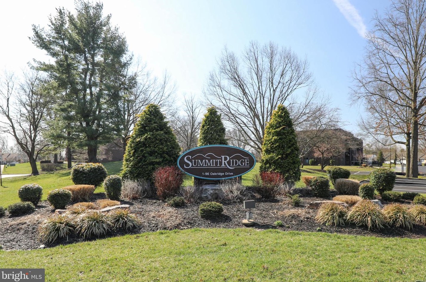 41 Oakridge Dr, Langhorne, PA 19047-1044