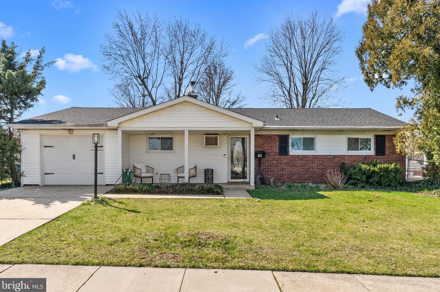 42 Inkberry Rd, Levittown, PA 19057-2218