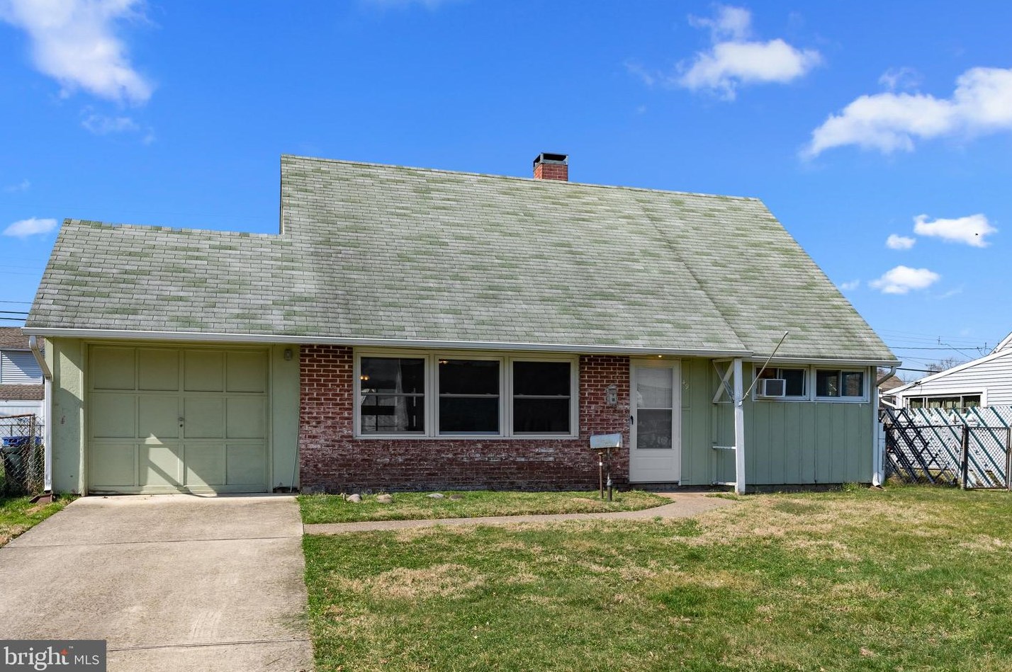 49 Jewel Ln, Levittown, PA 19055-2303
