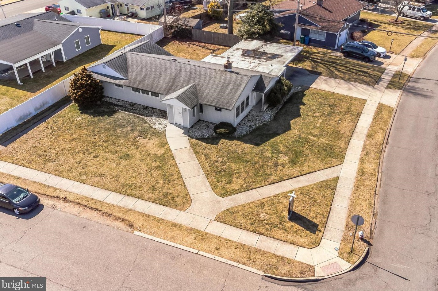 44 Sweetbriar Ln, Levittown, PA 19055