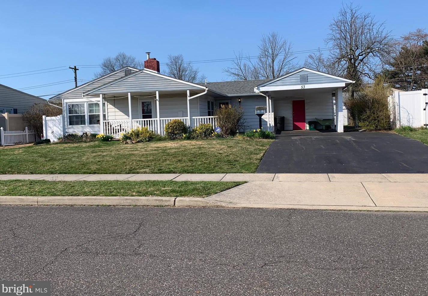 53 Pond Ln, Levittown, PA 19054-3712