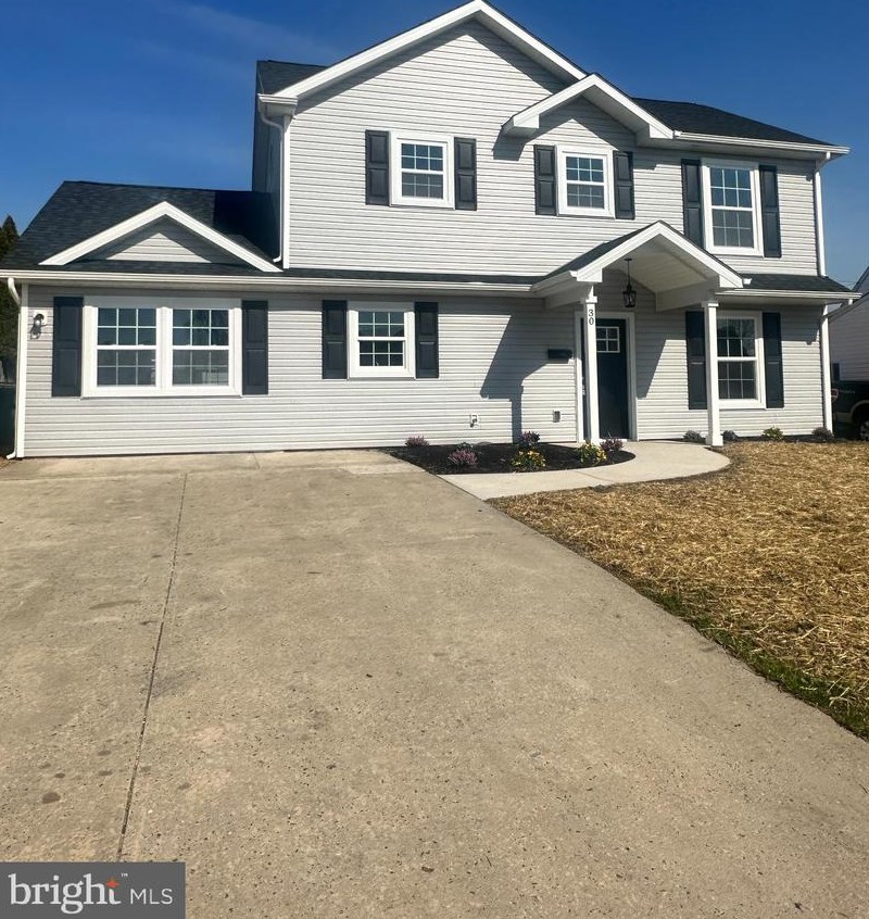 30 Ridge Ln, Levittown, PA 19055