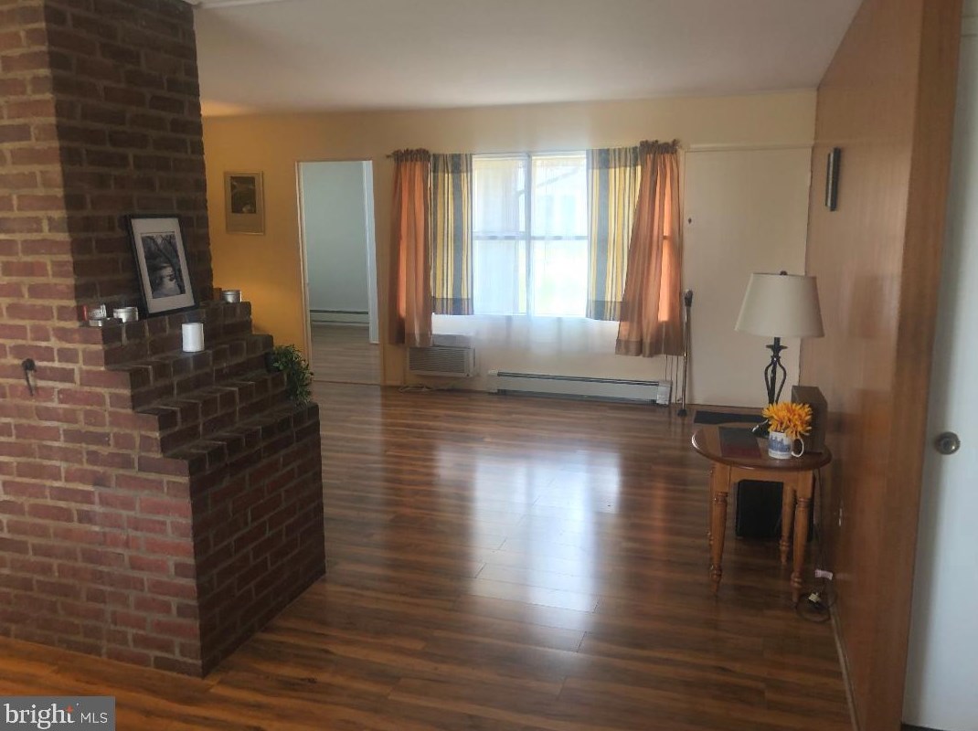 29 Fortune Ln, Levittown PA  19055-2112 exterior