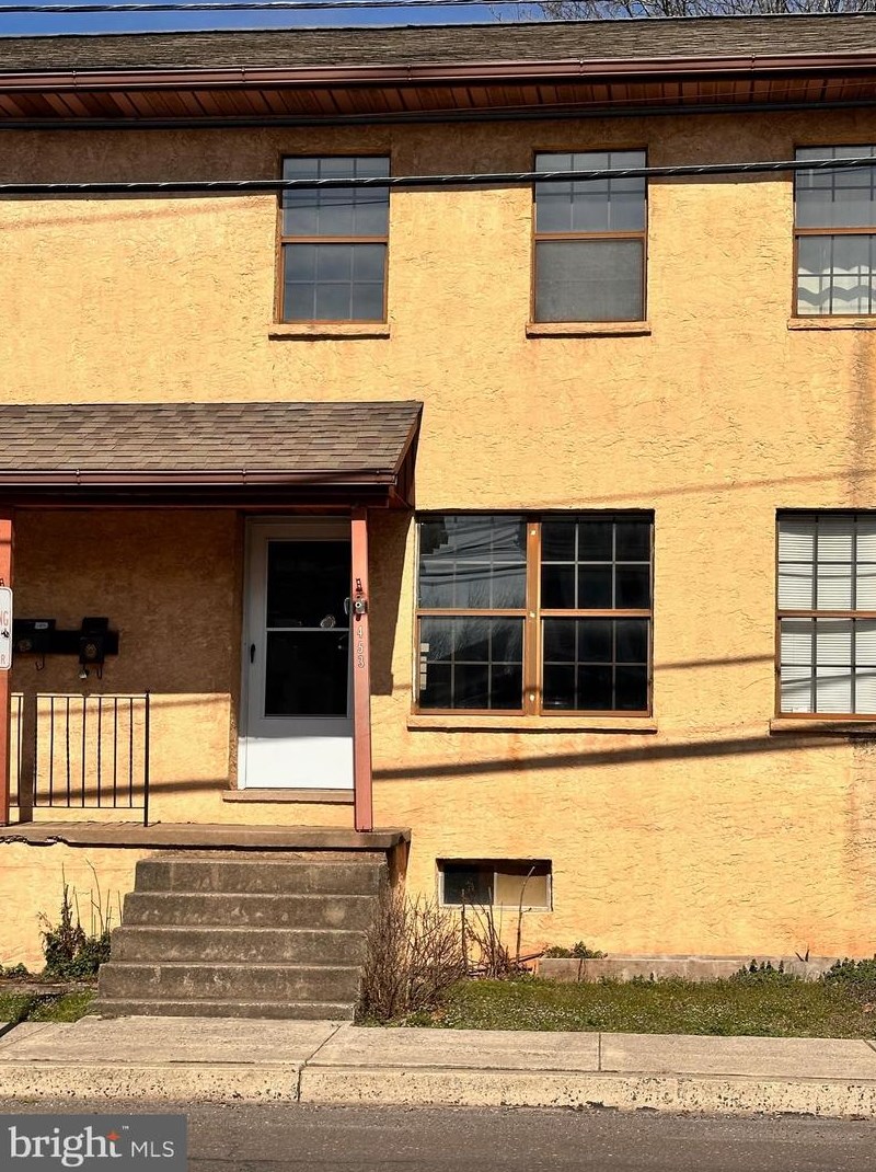 453 Walnut St, Perkasie PA  18944-1334 exterior