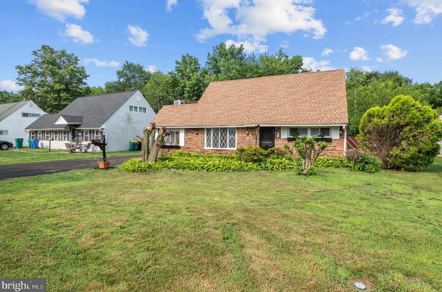 99 Kingwood Ln, Levittown PA  19055-2422 exterior