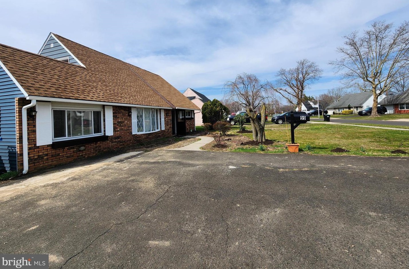 99 Kingwood Ln, Levittown PA  19055-2422 exterior