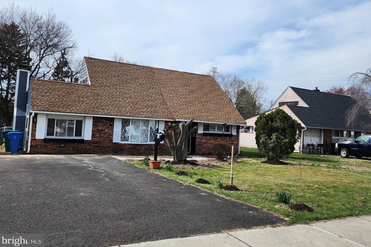 99 Kingwood Ln, Levittown PA  19055-2422 exterior