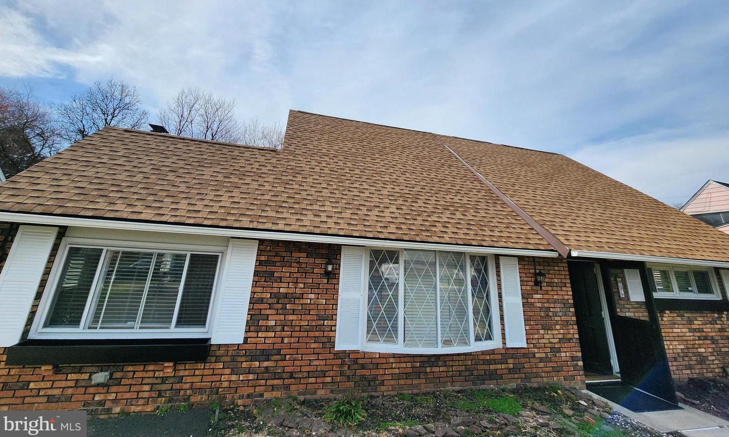 99 Kingwood Ln, Levittown PA  19055-2422 exterior