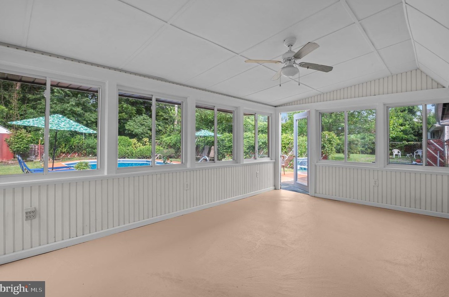 99 Kingwood Ln, Levittown PA  19055-2422 exterior