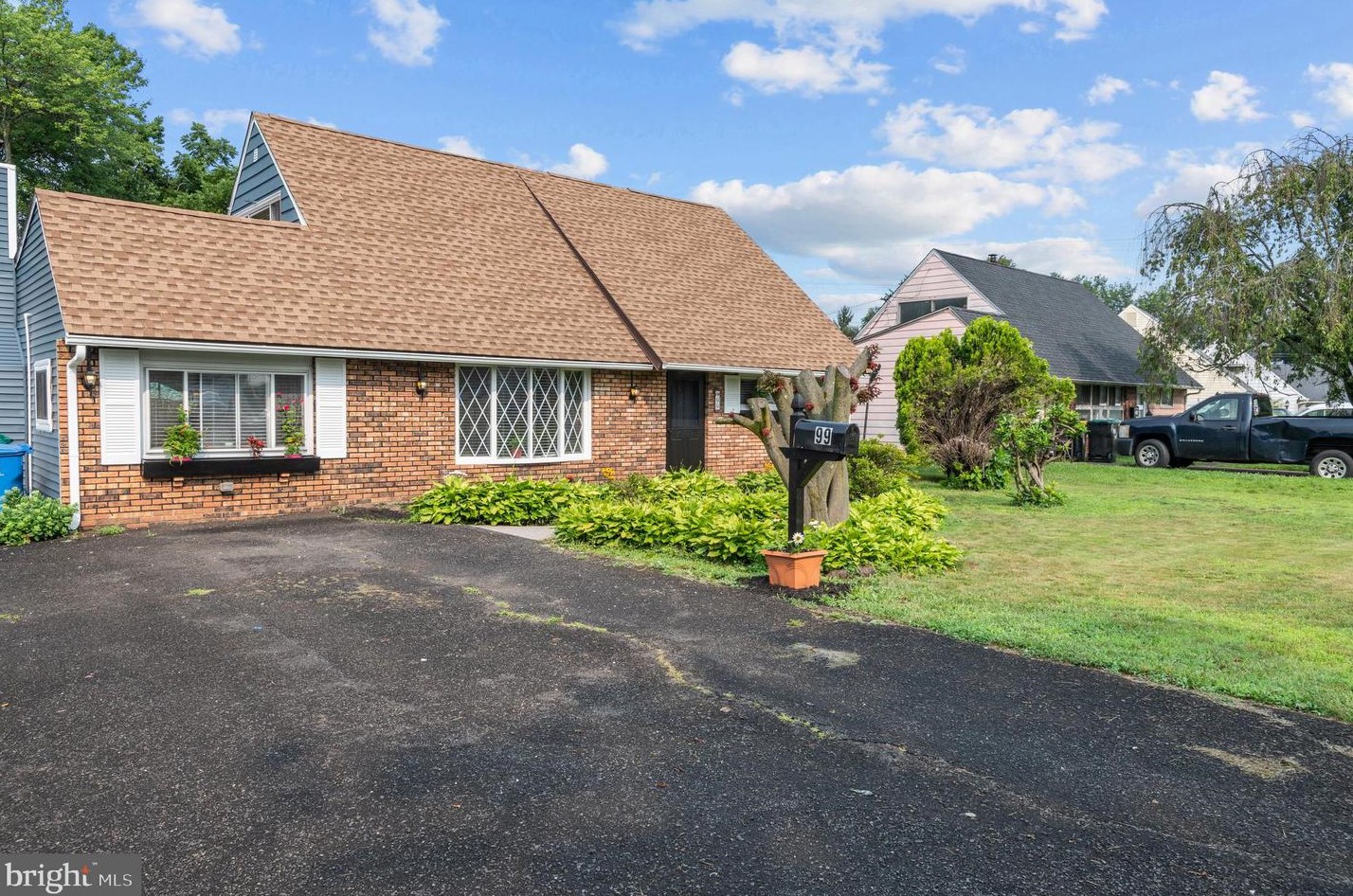 99 Kingwood Ln, Levittown PA  19055-2422 exterior