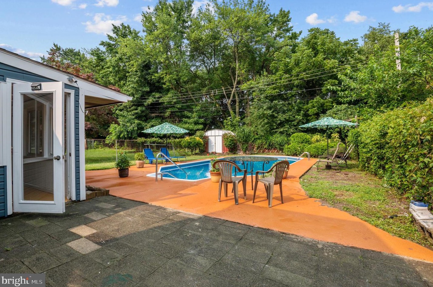 99 Kingwood Ln, Levittown PA  19055-2422 exterior