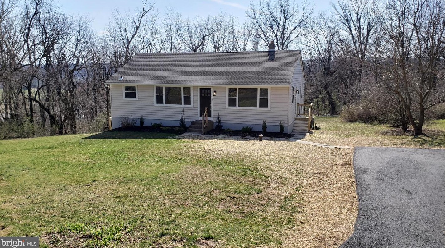 4482 York, Gardenville, PA 18902