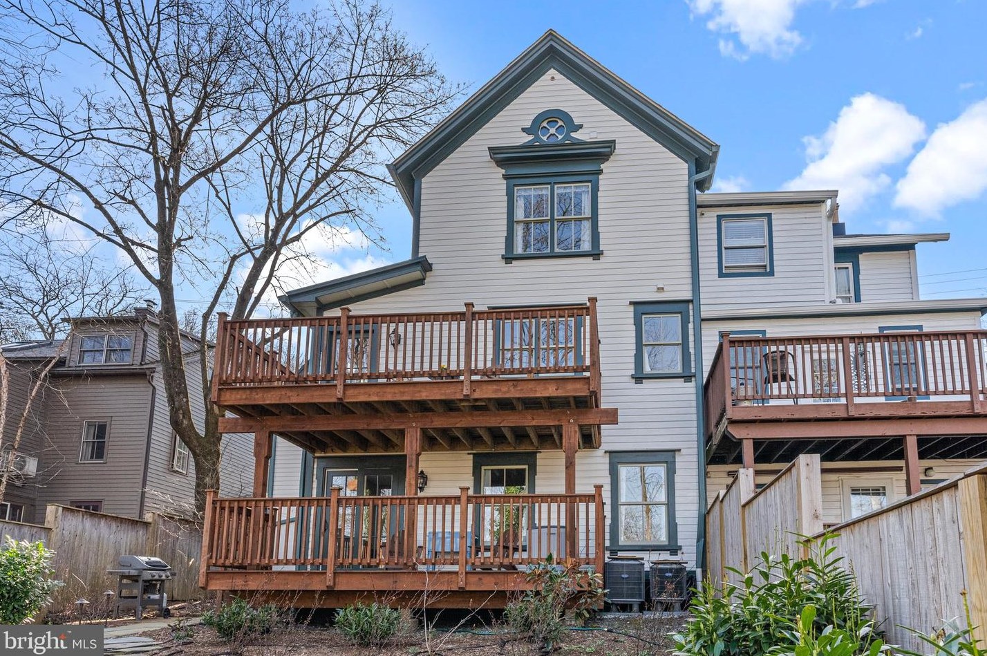 104 New St, New Hope PA  18938-1208 exterior