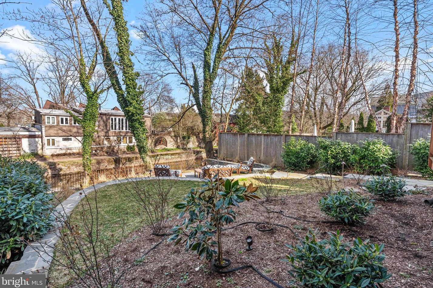 104 New St, New Hope PA  18938-1208 exterior