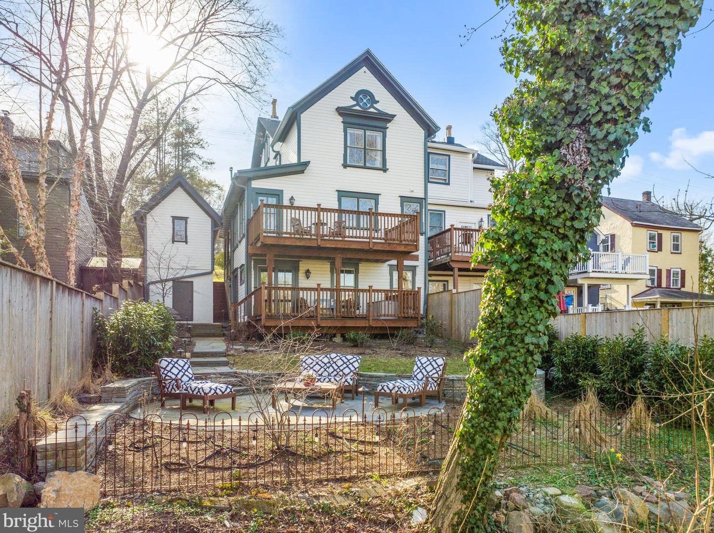 104 New St, New Hope PA  18938-1208 exterior
