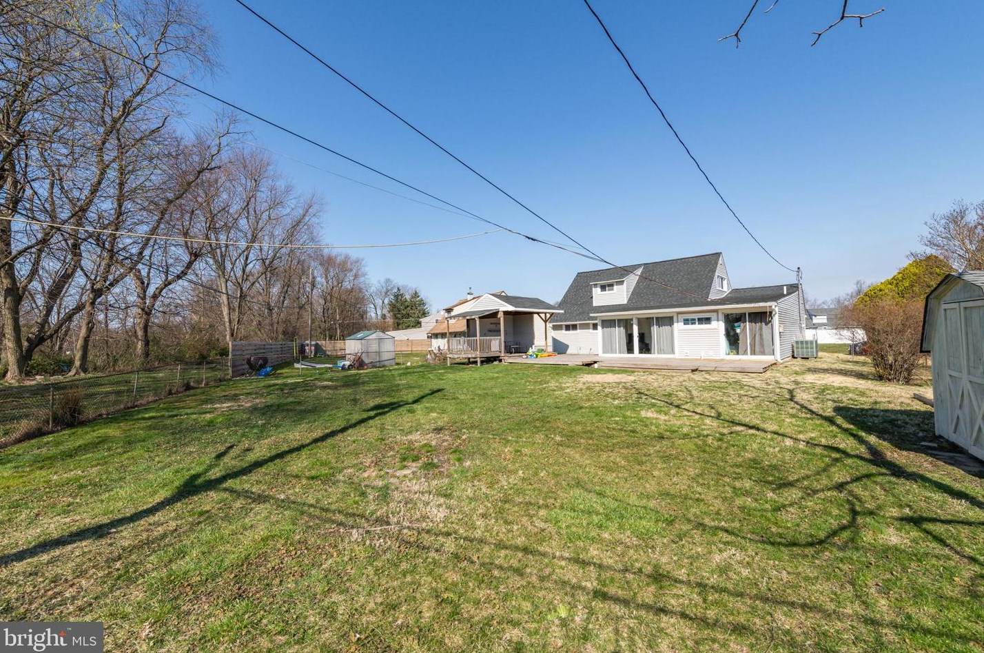 33 Eventide Ln, Levittown PA  19054-2719 exterior