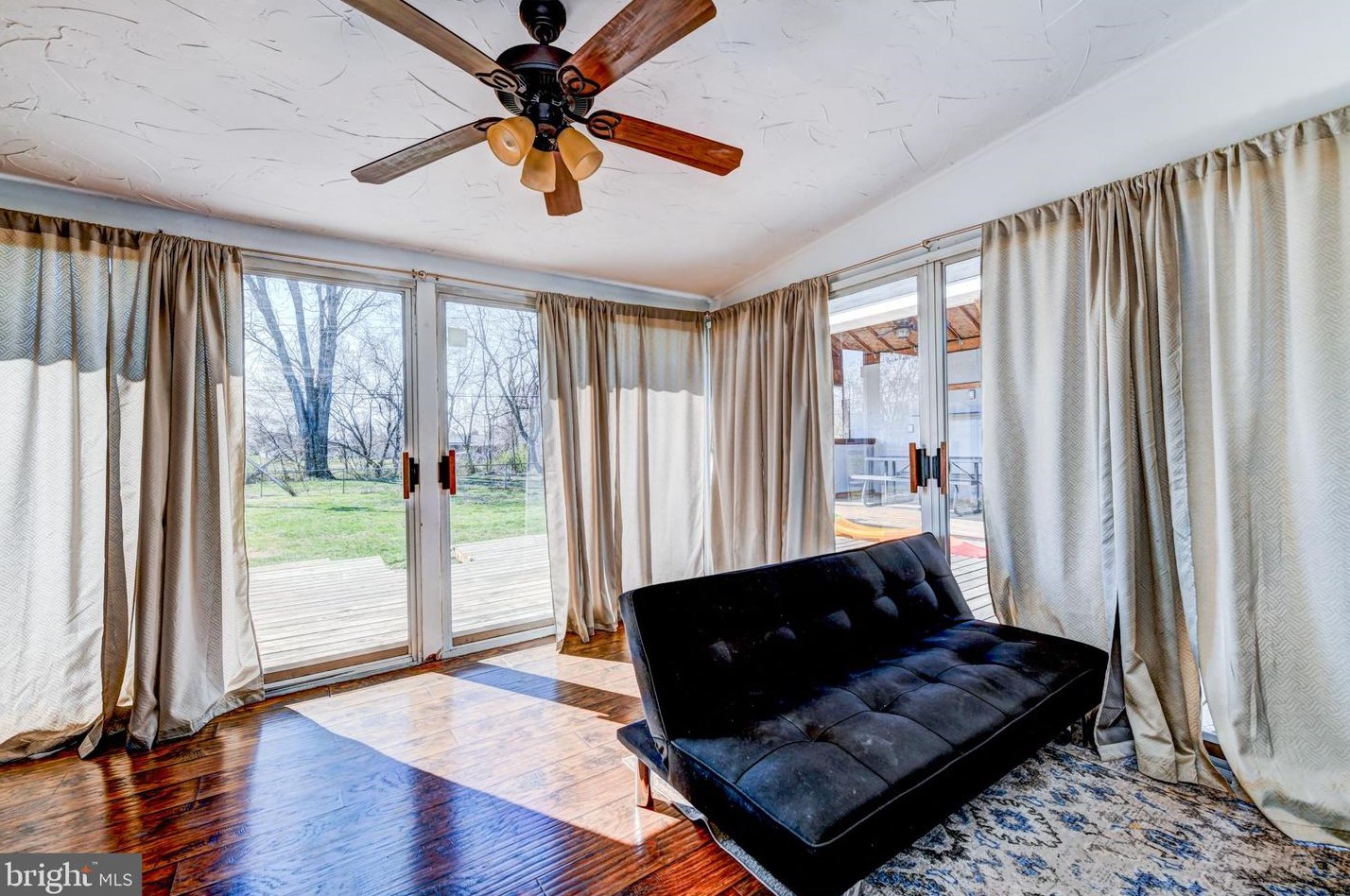 33 Eventide Ln, Levittown PA  19054-2719 exterior