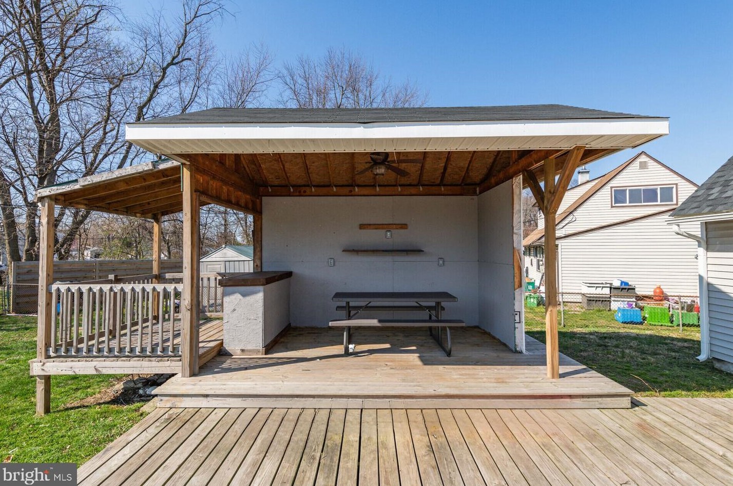 33 Eventide Ln, Levittown PA  19054-2719 exterior