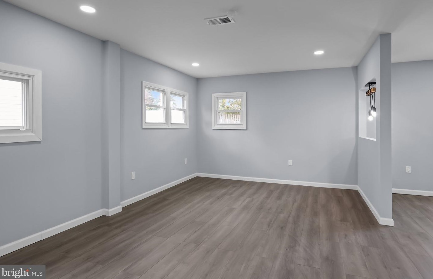 109 Appletree Dr, Levittown PA  19055-1234 exterior