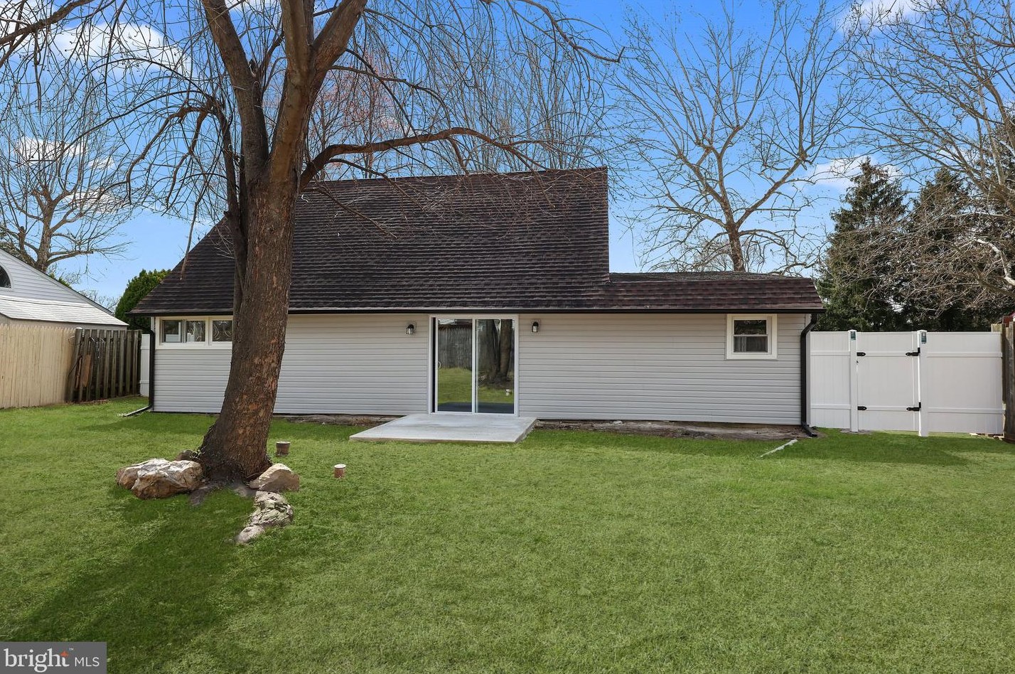 109 Appletree Dr, Levittown PA  19055-1234 exterior