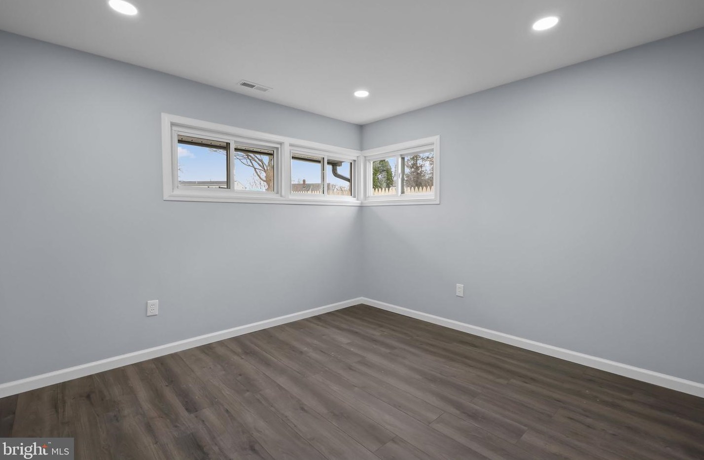 109 Appletree Dr, Levittown PA  19055-1234 exterior