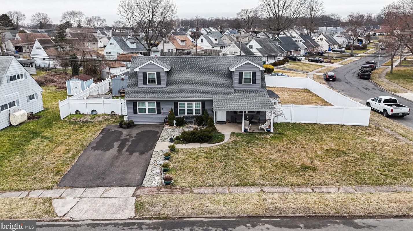133 Plumbridge Dr, Levittown, PA 19056-3534