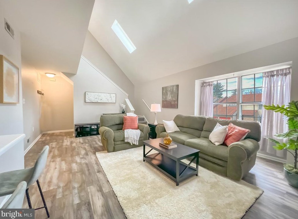 48 Sandybrook Dr, Langhorne, PA 19047-5742