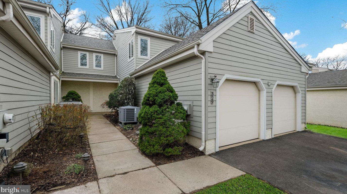 329 Dorset Ct, Gardenville, PA