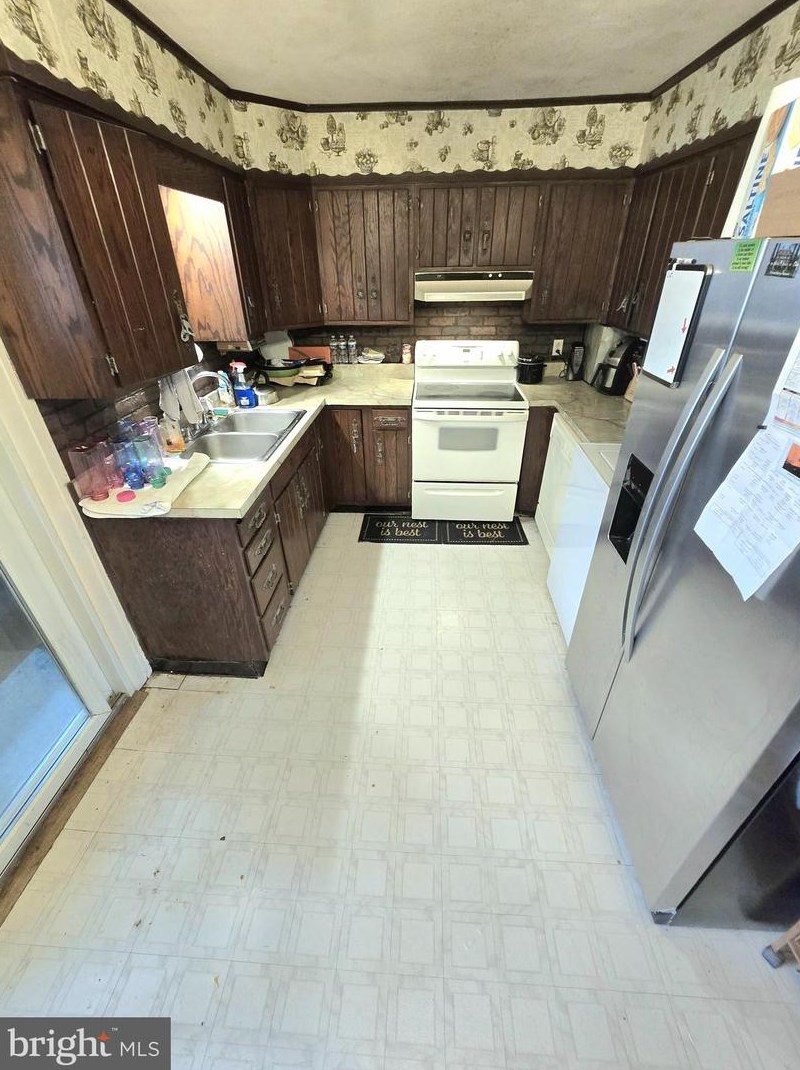 2 Ironwood Rd, Levittown PA  19057-2726 exterior