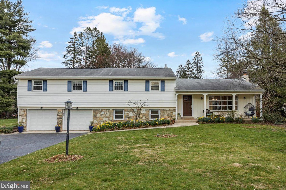 7 Olivia Dr, Yardley, PA 19067-4007