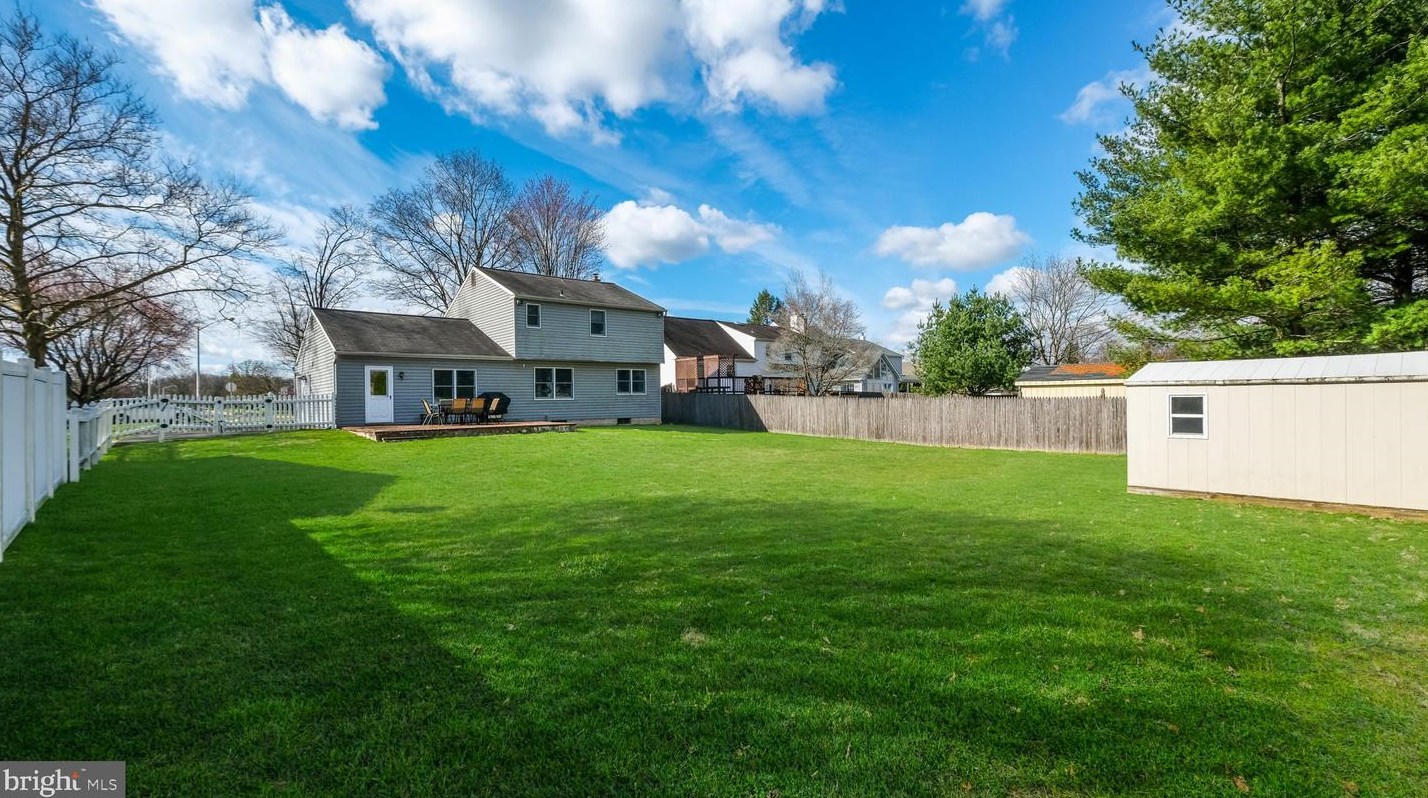 439 Sterling St, Upper Makefield PA  18940-2142 exterior