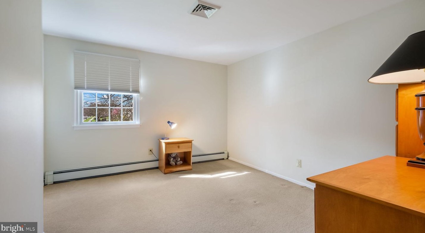 439 Sterling St, Upper Makefield PA  18940-2142 exterior