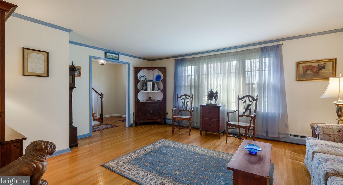 439 Sterling St, Upper Makefield PA  18940-2142 exterior