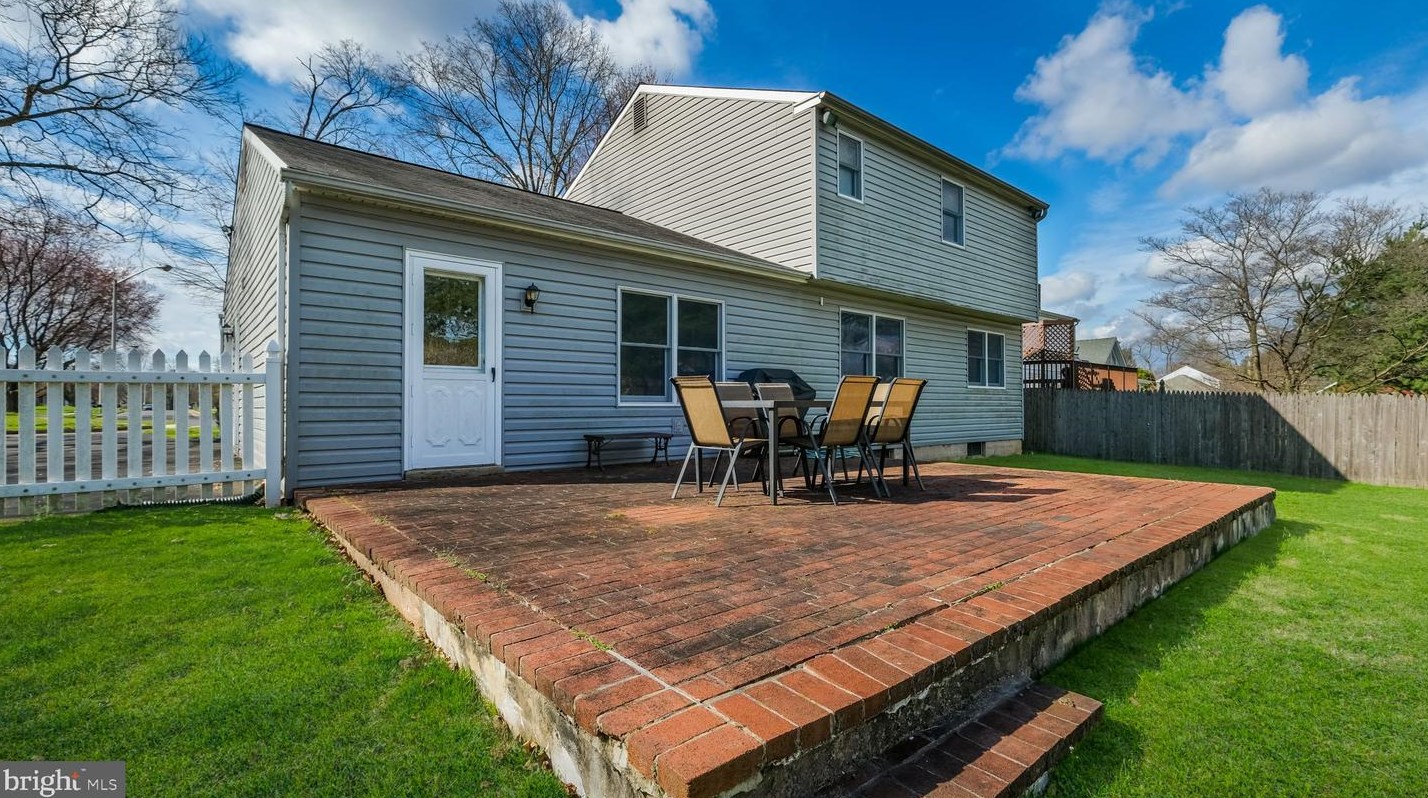 439 Sterling St, Upper Makefield PA  18940-2142 exterior