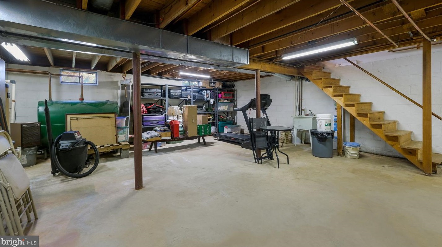 439 Sterling St, Upper Makefield PA  18940-2142 exterior