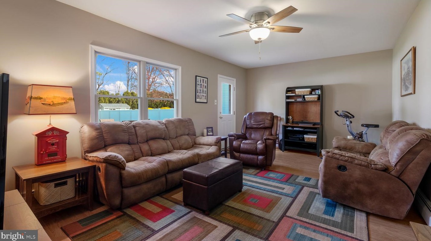 439 Sterling St, Upper Makefield PA  18940-2142 exterior