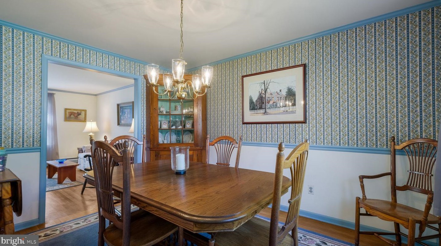 439 Sterling St, Upper Makefield PA  18940-2142 exterior